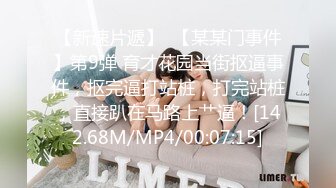  极品尤物小女友，居家操小骚逼，贫乳白丝美腿，第一视角后入