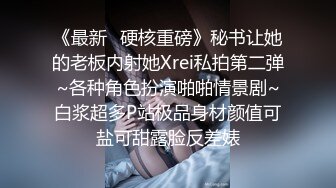 约了个黑衣妹子，摸奶舌吻69口交上位骑乘猛操，还有个老哥再旁边观战